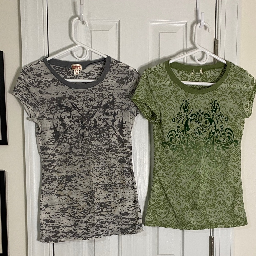 Mossimo Supply Co. Graphic Tee in Gray and Green
